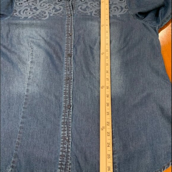 Chicos Tess Denim Shirt Women’s Chambray Embroidered Size XL - Picture 11 of 11